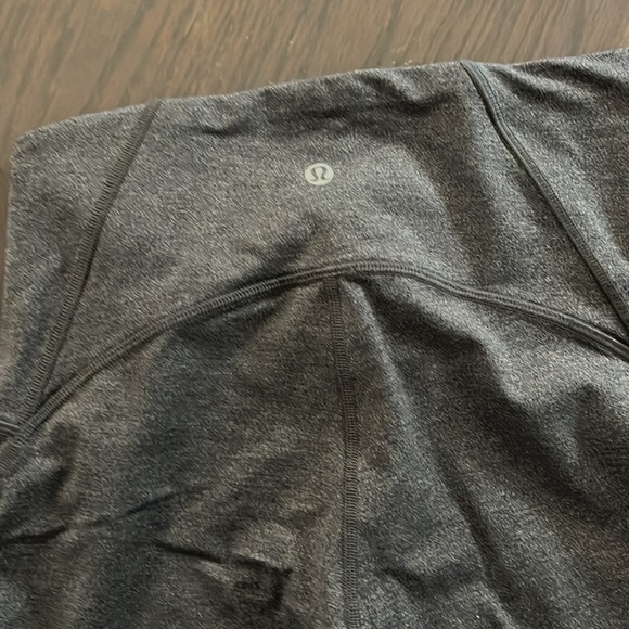 Lululemon size 6 - Picture 3 of 4